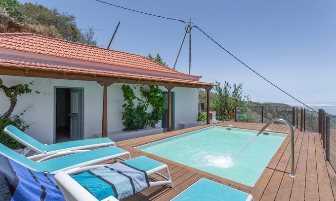 Vega de San Mateo Chalet De Esquí | 'Casa Mica' con vistas a la montaña, Wi-Fi y aire acondicionado