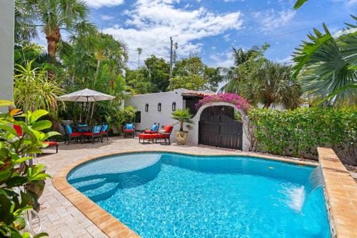 Sunshine Park Casa | Casa Michaeline - Escape to a Glamorous Spanish Pool Oasis