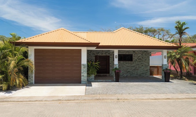 Coco Casa | Casa Miel: Private Pool in Gated Community