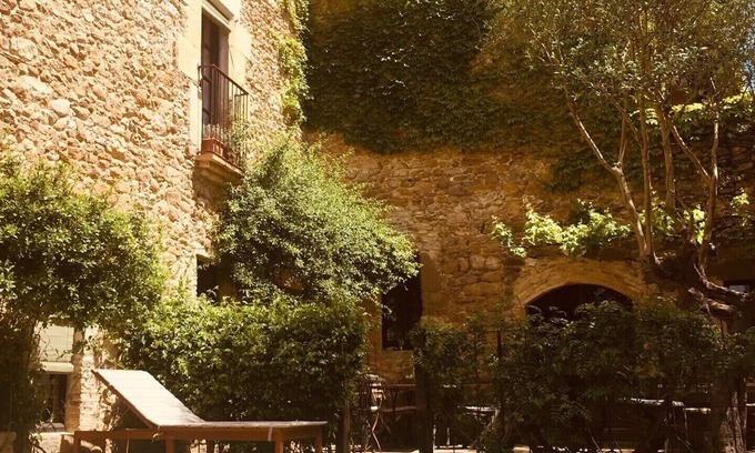 Sant Jordi Desvalls Casa | Casa Migdia: una casa grande con carácter, cerca de Girona