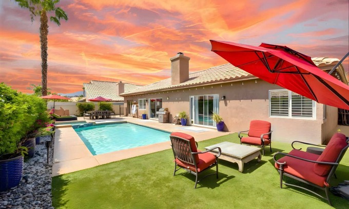 La Quinta Casa | Casa Milan Oasis Private Pool, Spa & Mountain View