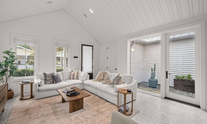 Historic Ybor Apartamento | Casa Monte Cristo Luxury Home Steps to 7th Ave