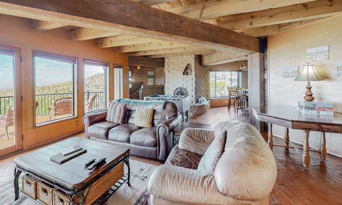 Northeast Heights Casa | Casa Monte Vista - Mountainside with city views!