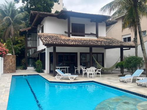 Riviera de Sao Lourenco Casa | Casa na Praia Riviera de São Lourenço 4 Suítes para até 12 pessoas 4min a pé da Praia e 11 min a pé do Shopping