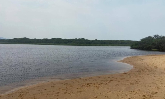 Rio das Ostras Casa | Casa na Praia e na Lagoa, 3 Quartos, Churrasqueira, Chuveirão, Aceitamos Pets!