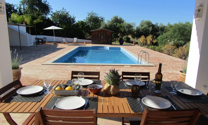 Fonte do Bispo Casa | CASA NATUREZA en una tranquila piscina y jardín