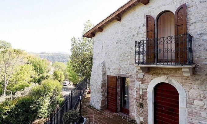 Precetto Casa | Casa Nerina: A characteristic and welcoming independent house made of stone, with Free WI-FI.