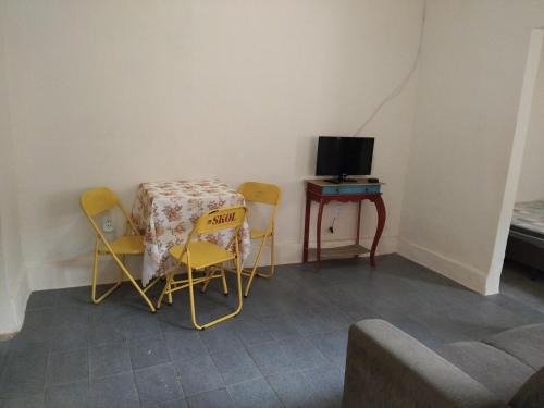 Tingua Casa | Casa no Centro de Tinguá - Sem Roupas de Cama e Toalhas