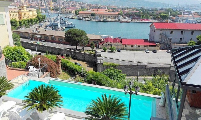 La Spezia Casa | Casa Nuria F: un estudio moderno y agradable frente al sol y el mar.