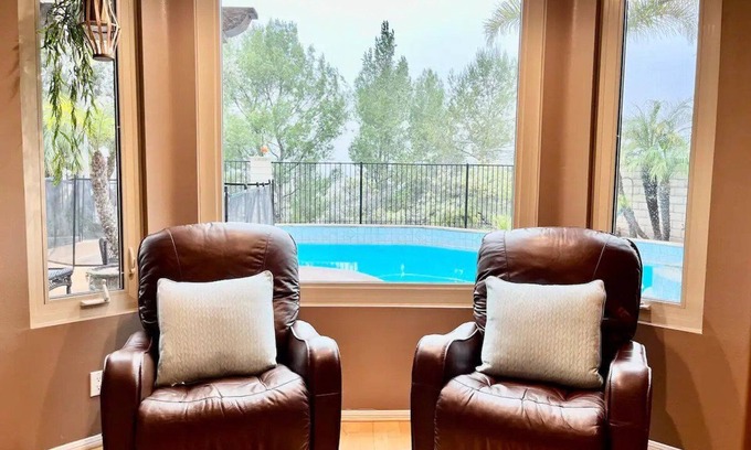 Camarillo Casa | Casa Oasis, Beautiful Pool, 4 Bedroom 3.5 bathroom, Wifi!