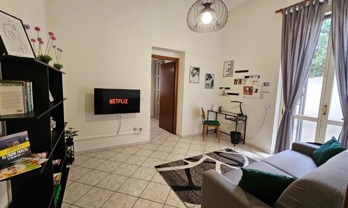Casteggio Apartamento | CASA OLTREPO fresco centrale ma silenzioso parcheggio interno