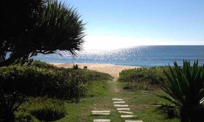 Estaleiro Casa | Casa pé na areia em praia paradisíaca