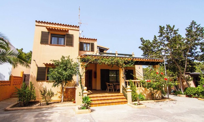 Formentera Casa | Casa Paco con Aire acondicionado, gran patio con jardín, Wifi y Tv por cable