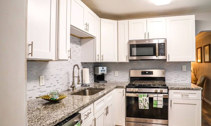 Childs Park Cabaña | Casa Palma Cottage- 10 Minutes to beach and Downtown St. Pete