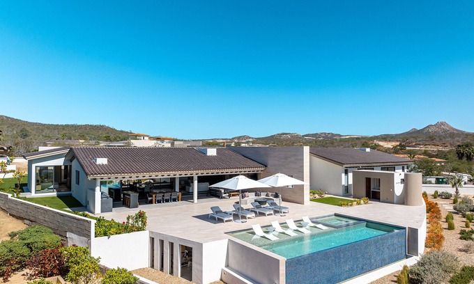 San Jose del Cabo Casa | Casa Paz ~ Upscale Designer Retreat ~ Pool ~ Hot Tub ~ Ocean Views