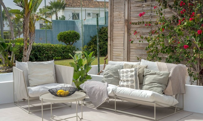 San Pedro de Alcantara Chalet De Esquí | Casa Petunias – 3 Bed Beachside Retreat in San Pedro!