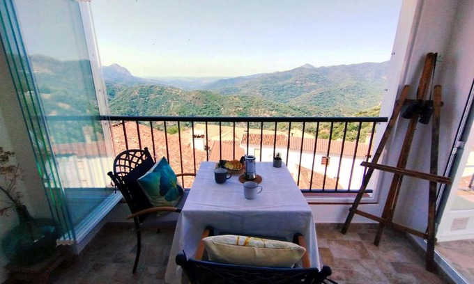 Genalguacil Casa | Casa Perejil, un balcón al Genal