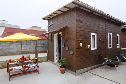 Muquem Chalet De Esquí | Casa Perto das melhores praias Florianópolis, 8 pessoas, ar condicionado, tv, wifi, cozinha completa, lavanderia,