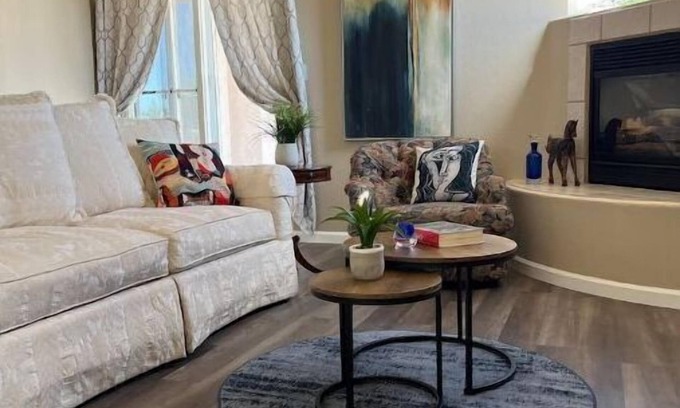 Northeast Heights Casa | Casa Picasso: Artsy Retreat.