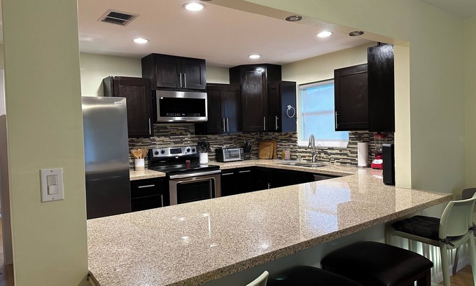 Rancho Viejo Casa | Casa Pizarro- Family Friendly Home on the Resaca in a Country Club Neighborhood!