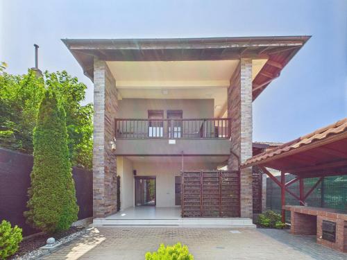 Doua Mai Casa | Casa Pontica