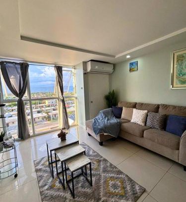 Portmore Apartamento | CASA PORS Beach Front Apartment with security, pool &jacuzzi