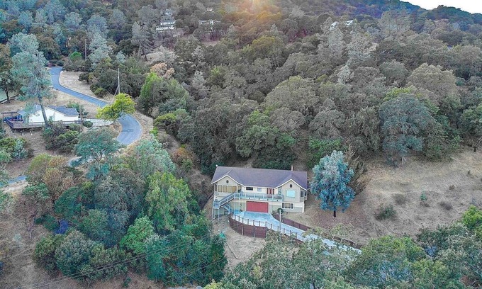 Napa Casa | “CASA PRIVADA” A Grand Napa Wine Country Retreat