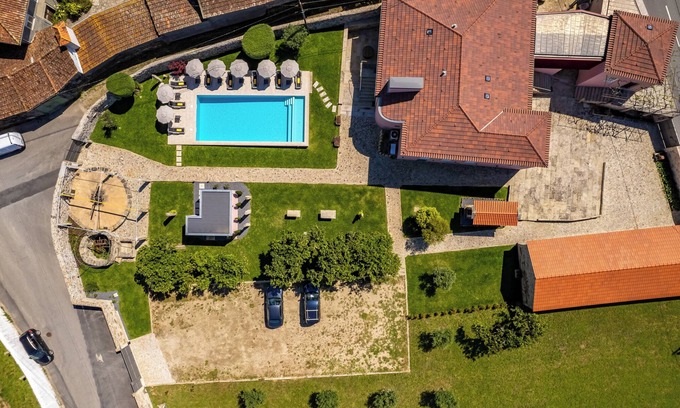 Cardielos Casa | Casa da Brêa - 7 suites, swimming pool, garden and games area. 10 minutes from the beach