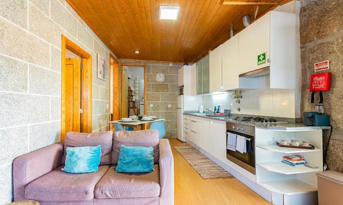 Seia Casa | Casa Rústica T2 com Salamandra e Cozinha - Seia - Serra da Estrela - Casa do Loureiro II