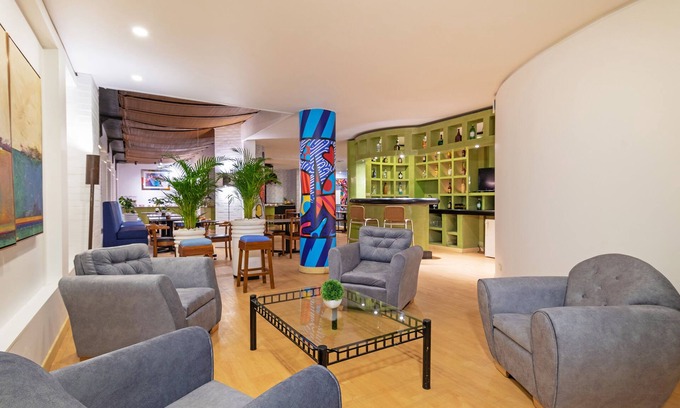 Chico Reservado Hotel | Casa Real 93
