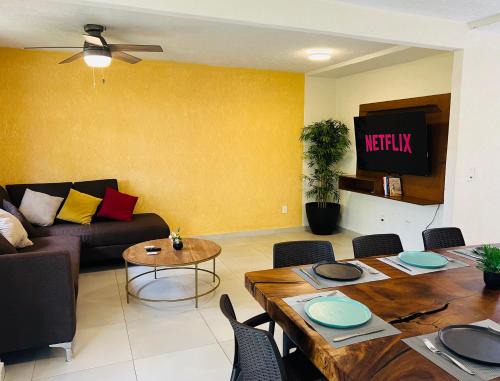 Ixtapa Casa | Casa Recién Remodelada Con Alberca a8 min de playa