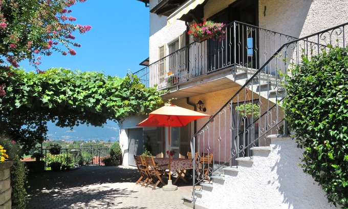Luino Apartamento | Casa Riboni by Interhome