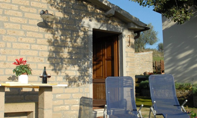 Pitigliano Casa | CASA RINA: Detached house with 400 M2 private fenced garden, swimming pool.
