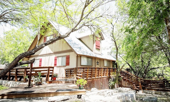 Concan Casa | Quédate en el río en la Casa River River House