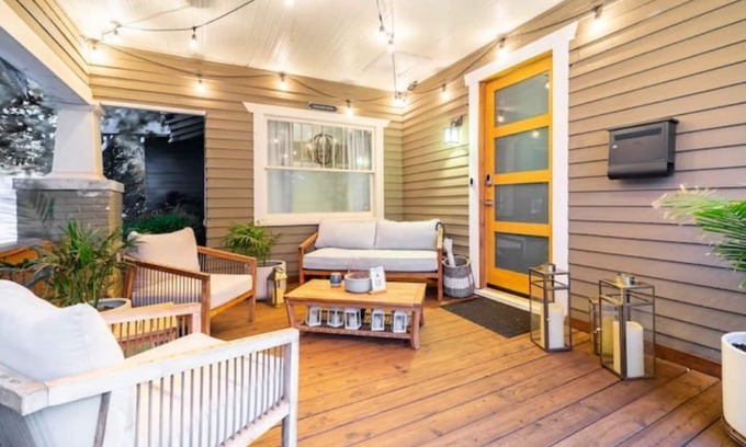 Mesta Park Casa | Casa Rivera Uptown with 2 king beds