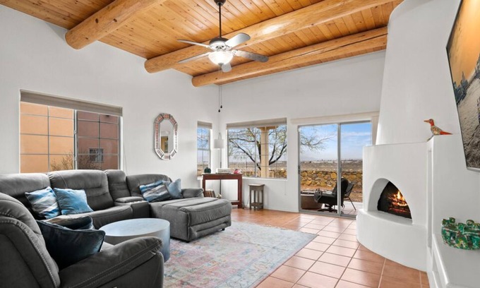 Las Cruces Casa | Casa Roadrunner is pet friendly & offers a beautiful valley view of Las Cruces.