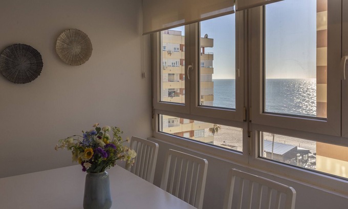 Cadiz Apartamento | Casa ROS PLAYA (free parking) by Cadiz4Rentals