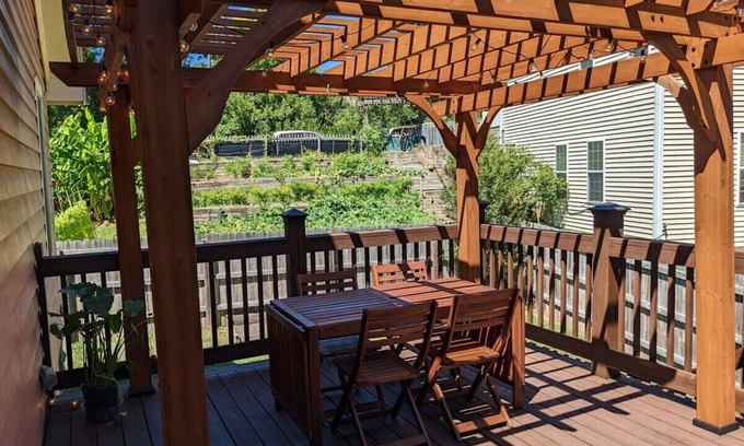 Durham Casa | Casa Rosa - 2BR West End Bungalow