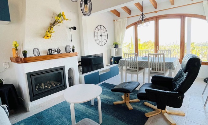 Empedrola Casa | Casa tranquila con hermosas vistas al mar, a la ciudad y a la montaña con wifi