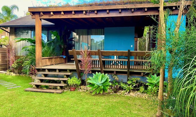 Praia do Rosa Casa | Casa Rosa Waves, a Balinese inspired retreat, secure gated community, king bed