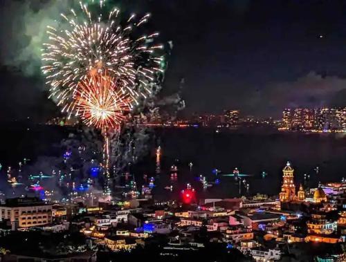 Alta Vista Apartamento | Casa Ruby Mae, BEST NYE Fireworks-Heart of Romantic Zone