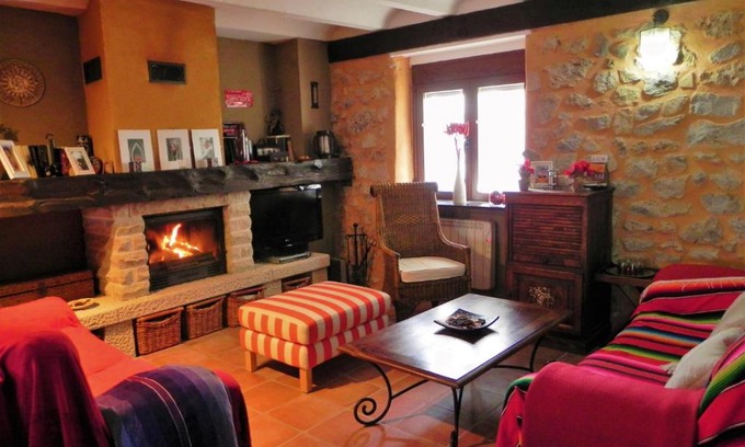 Peralejos de las Truchas Casa | Casa Rural " LA PARRA"