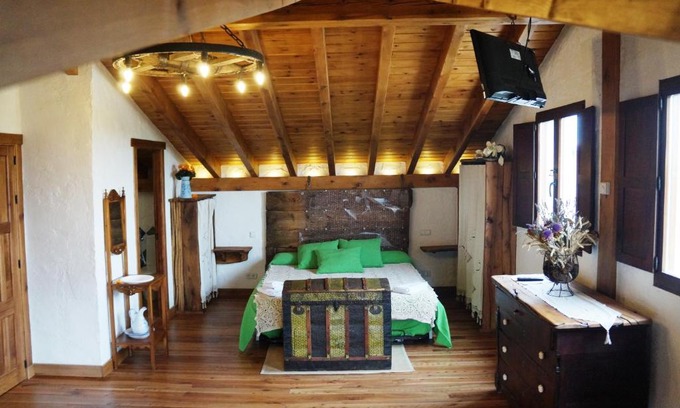Olmos de Atapuerca Casa | Casa Rural Bioenergética La Serrezuela