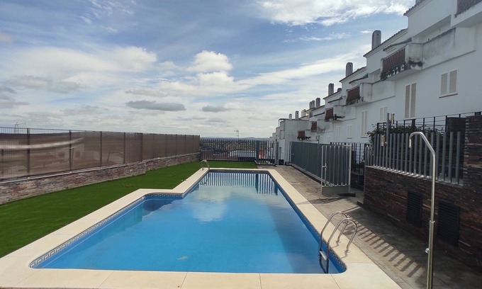 Segura de Leon Casa | Casa rural con chimenea en dormitorio, y sala de juegos. Con piscina en verano!!