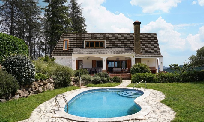 Arbucies Cabaña | Casa rural con vistas a la montaña del Montseny