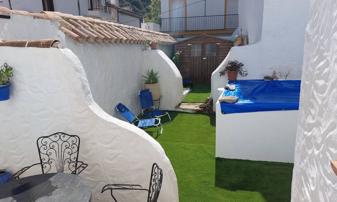 Benadalid Cabaña | Casa Rural de cuento El Patio con piscina (apta para mascotas)