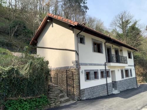 Bustiello Chalet De Esquí | Casa Rural en Santa Cruz-Mieres