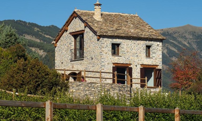 Fanlo Casa | Casa Rural "Las Eras"