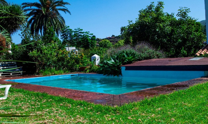 Brena Baja Casa | Casa Rural La Bodega con piscina y jardines ideal para familias y mascotas