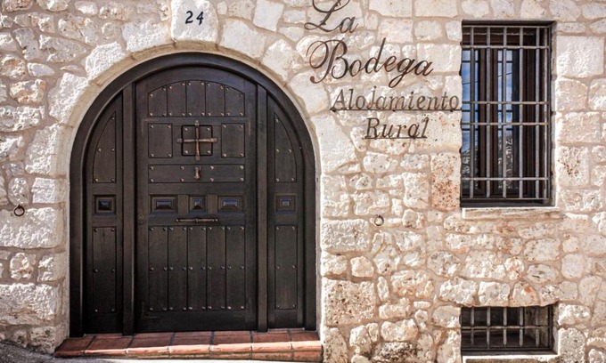 Horche Apartamento | Casa Rural LA BODEGA, ofrece cata de vino gratis